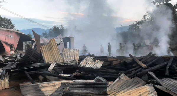 Quảng Nam: Đốt lửa sưởi ấm, hàng loạt ngôi nhà ở vùng cao cháy lan trong đêm Quảng Nam: Đốt lửa sưởi ấm, hàng loạt ngôi nhà ở vùng cao cháy lan trong đêm