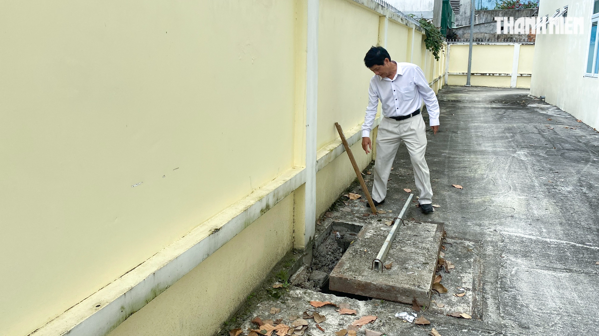 Quảng Ngãi: Nước thải sinh hoạt của Bệnh viện Nội tiết rò rỉ qua khu dân cư