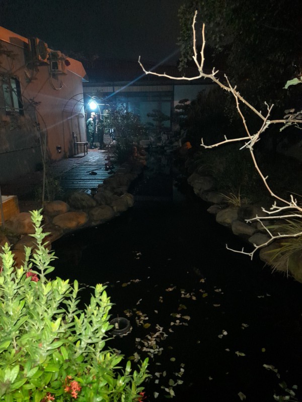 Quảng Ninh: Phát hiện 2 cháu bé 4 tuổi tử vong dưới hồ cá Koi