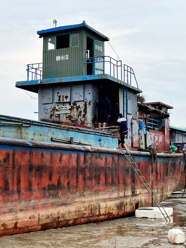 Quảng Ninh: Xuyên đêm tìm thi thể thuyền trưởng mất tích trên biển Móng Cái Quảng Ninh: Xuyên đêm tìm thi thể thuyền trưởng mất tích trên biển Móng Cái