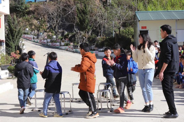 Rơi nước mắt chuyện dạy, học ngoại ngữ nơi địa đầu Tổ quốc