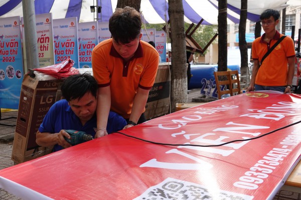 Rộn ràng trước ngày khai mạc Tư vấn mùa thi 2023 Rộn ràng trước ngày khai mạc Tư vấn mùa thi 2023