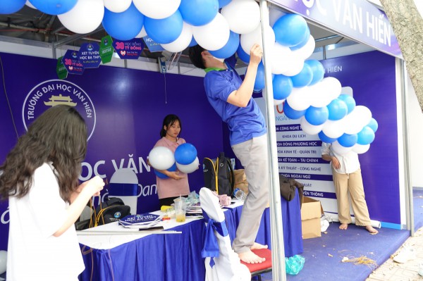 Rộn ràng trước ngày khai mạc Tư vấn mùa thi 2023 Rộn ràng trước ngày khai mạc Tư vấn mùa thi 2023