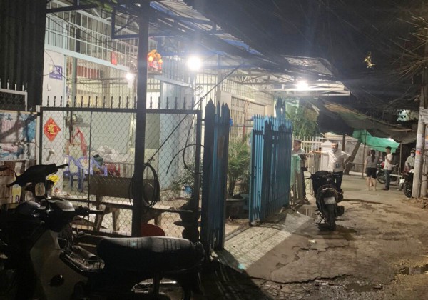 Tạm giữ kẻ tưới xăng châm lửa đốt khiến một phụ nữ bỏng nặng