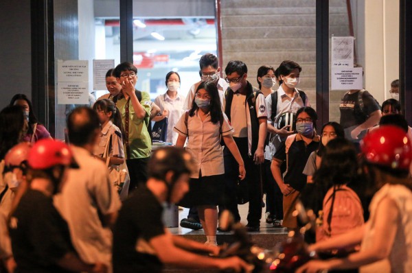 Tấp nập tìm lò luyện thi vào lớp 10 Tấp nập tìm lò luyện thi vào lớp 10