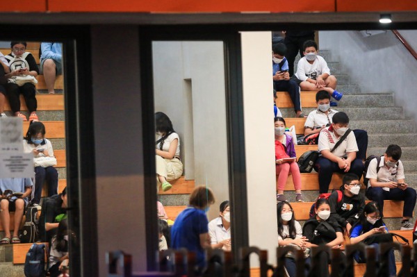 Tấp nập tìm lò luyện thi vào lớp 10 Tấp nập tìm lò luyện thi vào lớp 10