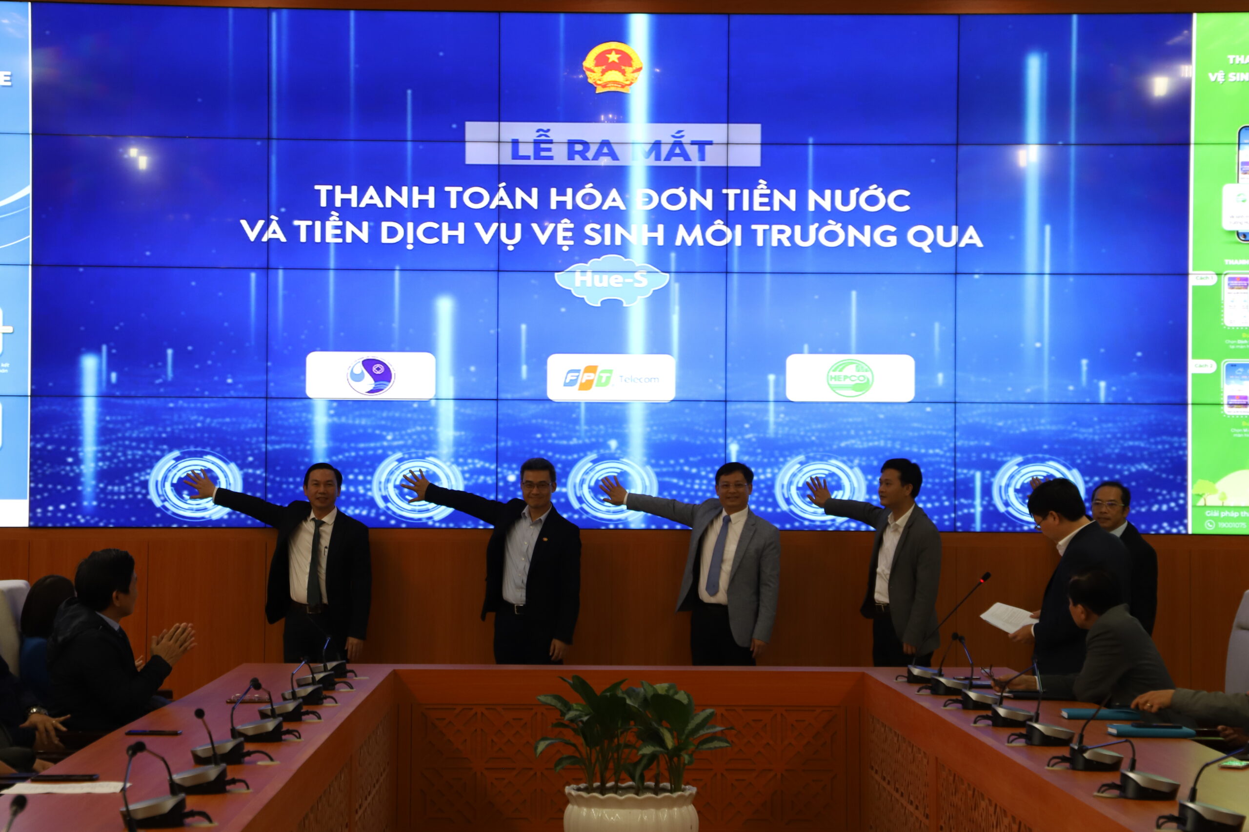 Thanh toán hóa đơn tiền nước, dịch vụ vệ sinh môi trường qua Hue-S