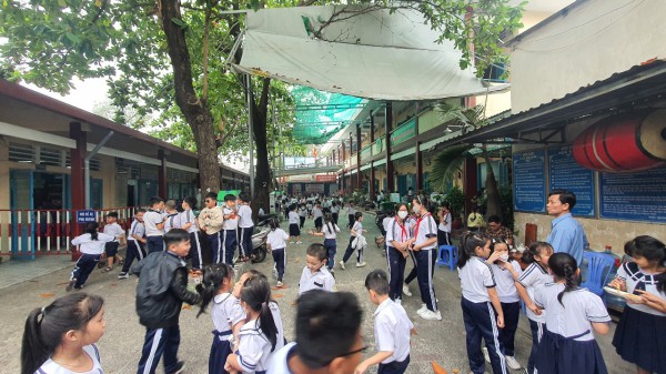 Thầy hiệu trưởng và hồi ức bán trái cây không thể quên