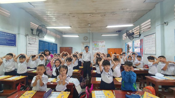 Thầy hiệu trưởng và hồi ức bán trái cây không thể quên