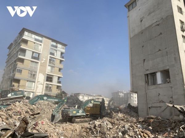 Thổ Nhĩ Kỳ dừng tìm kiếm, bắt đầu tái thiết sau động đất