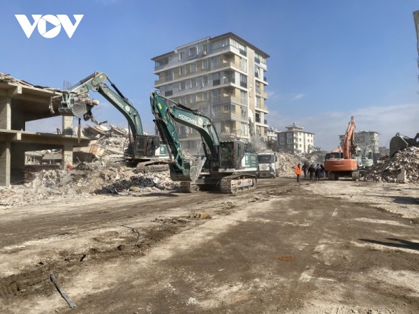 Thổ Nhĩ Kỳ dừng tìm kiếm, bắt đầu tái thiết sau động đất