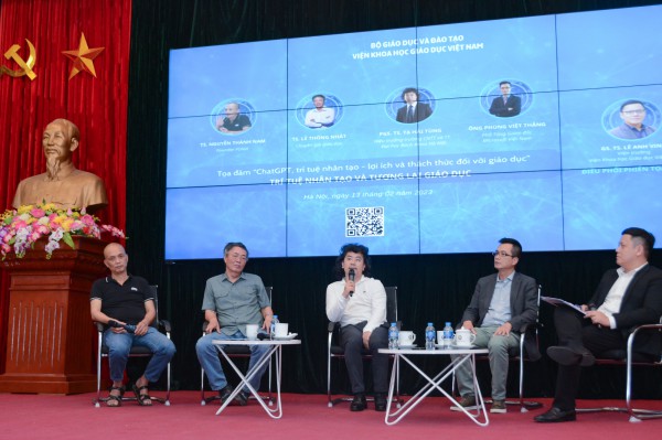 Thứ trưởng Bộ GD-ĐT Hoàng Minh Sơn: ChatGPT làm thay đổi vai trò người thầy