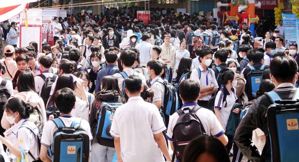 Thứ trưởng Bộ GD-ĐT nói gì với học sinh về việc chọn ngành nghề? Thứ trưởng Bộ GD-ĐT nói gì với học sinh về việc chọn ngành nghề?