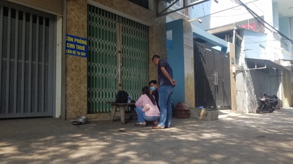 TP.HCM: Đuổi theo kẻ cướp giật điện thoại, cô gái ngã đập mặt xuống đường