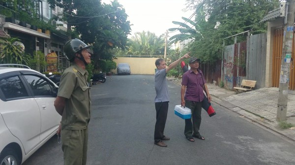 TP.HCM: Kiểm lâm vác súng tìm khỉ phá phách tại Q.7 bắn gây mê