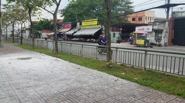 TP.HCM: Xe máy nghi bị đốt cạnh công viên Phú Lâm