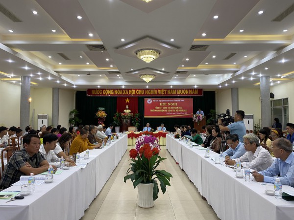 Trao bằng khen của Chủ tịch UBND tỉnh Bình Định cho VPĐD Báo Thanh Niên Trao bằng khen của Chủ tịch UBND tỉnh Bình Định cho VPĐD Báo Thanh Niên