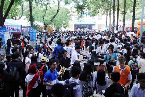 Tư vấn mùa thi: Những hình ảnh ấn tượng của học sinh