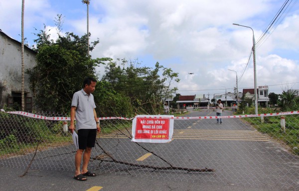 Vì sao 2 hộ dân ở Quảng Nam rào chắn đường?