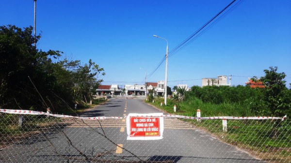 Vì sao 2 hộ dân ở Quảng Nam rào chắn đường?