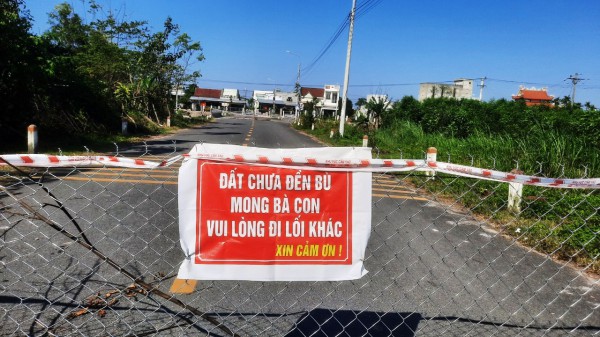 Vì sao 2 hộ dân ở Quảng Nam rào chắn đường?