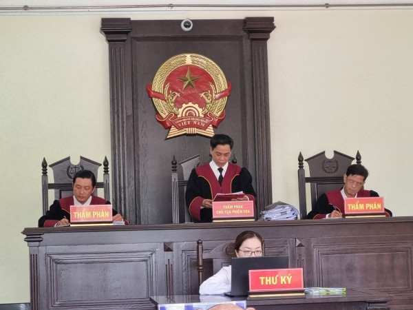 Vụ cô giáo Phan Thị Thắm kiện Trường THCS Đỗ Hữu Phương: Tuyên y án sơ thẩm Vụ cô giáo Phan Thị Thắm kiện Trường THCS Đỗ Hữu Phương: Tuyên y án sơ thẩm