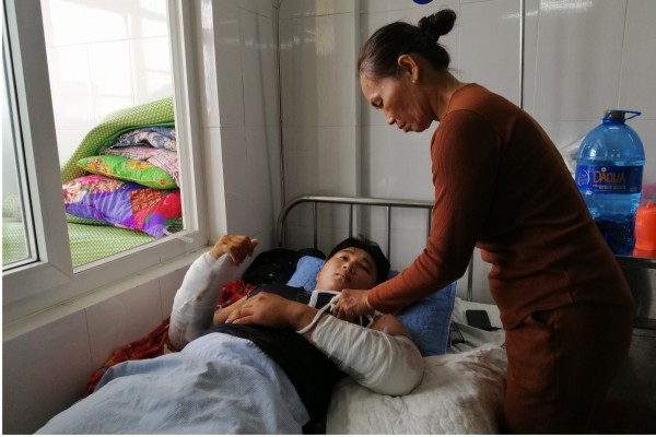 Vụ giao hàng bị đánh gãy 2 tay: Công an giám định thương tật nạn nhân