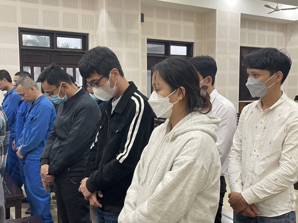 Vụ nhập cảnh trái phép lớn nhất Đà Nẵng: 24 bị cáo lãnh án Vụ nhập cảnh trái phép lớn nhất Đà Nẵng: 24 bị cáo lãnh án