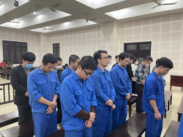 Vụ nhập cảnh trái phép lớn nhất Đà Nẵng: 24 bị cáo lãnh án Vụ nhập cảnh trái phép lớn nhất Đà Nẵng: 24 bị cáo lãnh án