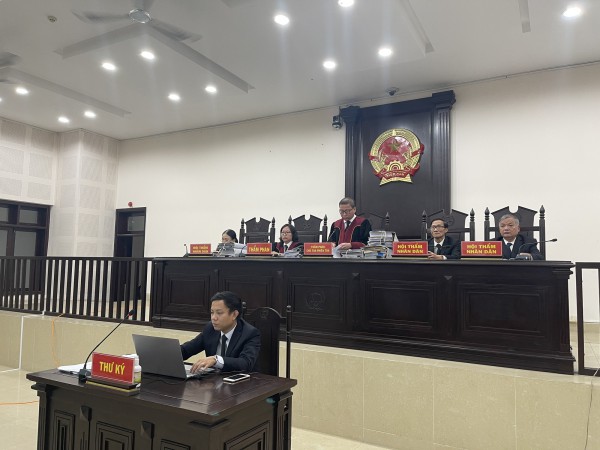 Vụ nhập cảnh trái phép lớn nhất Đà Nẵng: 24 bị cáo lãnh án Vụ nhập cảnh trái phép lớn nhất Đà Nẵng: 24 bị cáo lãnh án