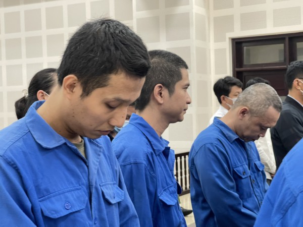 Vụ nhập cảnh trái phép lớn nhất Đà Nẵng: 24 bị cáo lãnh án Vụ nhập cảnh trái phép lớn nhất Đà Nẵng: 24 bị cáo lãnh án