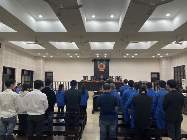 Vụ nhập cảnh trái phép lớn nhất Đà Nẵng: 24 bị cáo lãnh án Vụ nhập cảnh trái phép lớn nhất Đà Nẵng: 24 bị cáo lãnh án