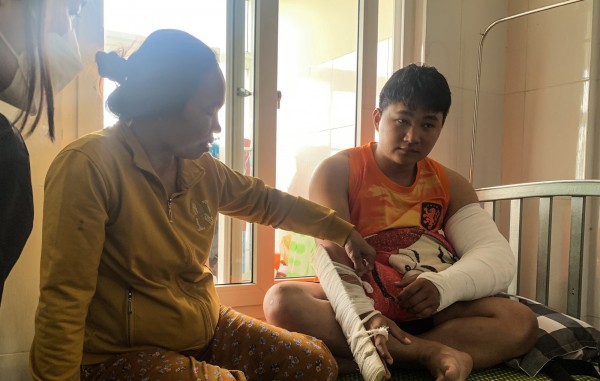 Vụ shipper bị đánh gãy hai tay: Có thể truy cứu trách nhiệm hình sự