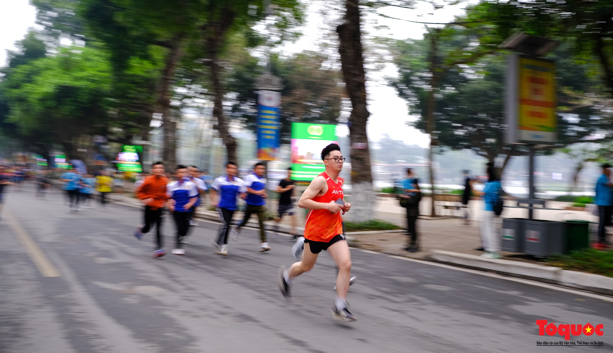 Bộ Công an tổ chức Ngày chạy Olympic vì sức khỏe toàn dân - Ảnh 11. Bộ Công an tổ chức Ngày chạy Olympic vì sức khỏe toàn dân - Ảnh 11.