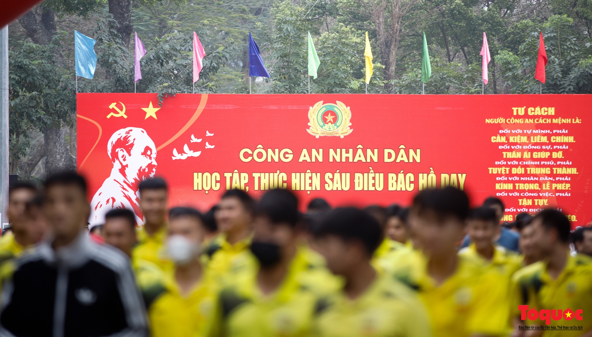 Bộ Công an tổ chức Ngày chạy Olympic vì sức khỏe toàn dân - Ảnh 8. Bộ Công an tổ chức Ngày chạy Olympic vì sức khỏe toàn dân - Ảnh 8.