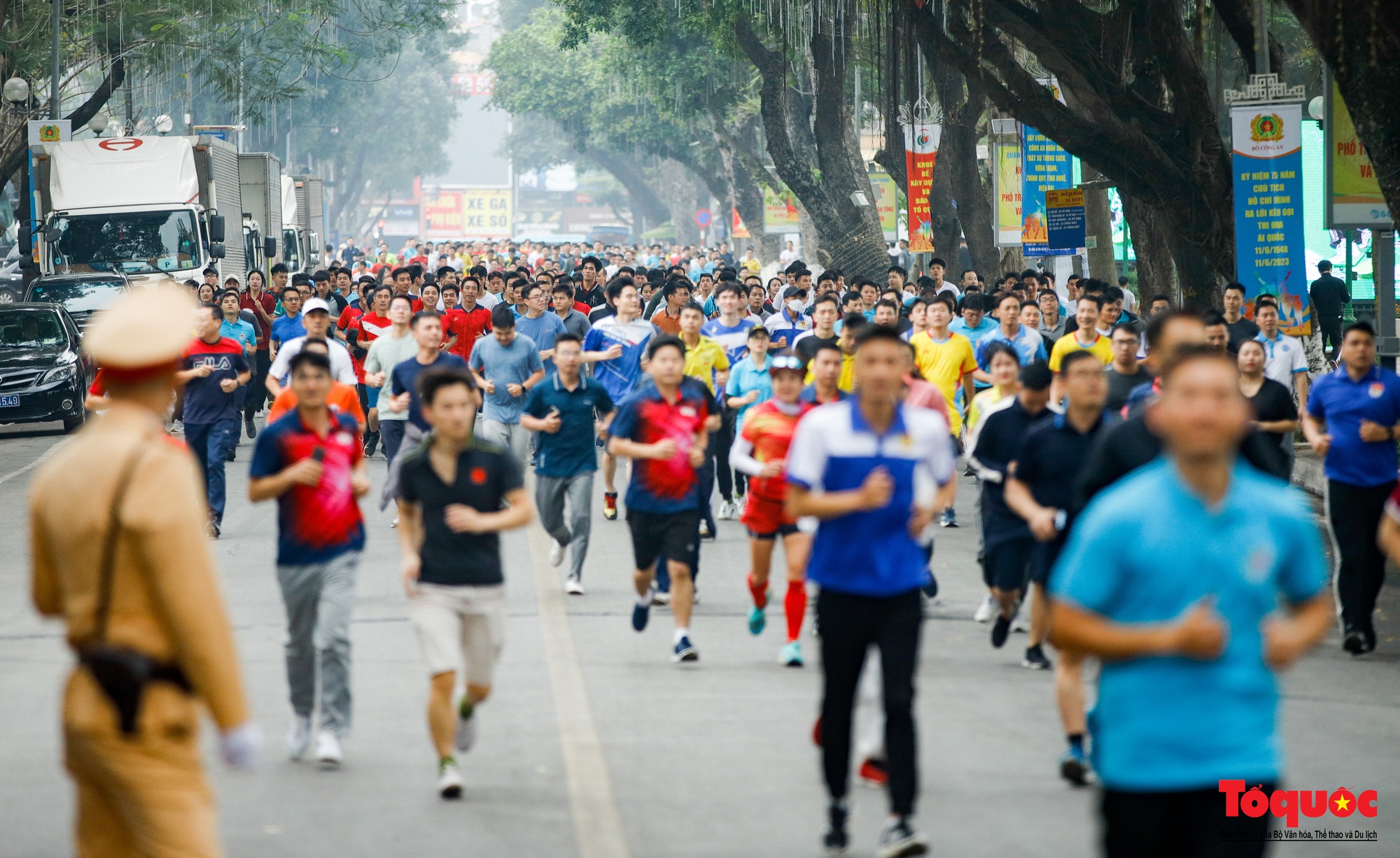 Bộ Công an tổ chức Ngày chạy Olympic vì sức khỏe toàn dân - Ảnh 7. Bộ Công an tổ chức Ngày chạy Olympic vì sức khỏe toàn dân - Ảnh 7.