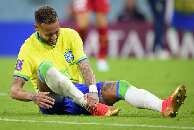 Neymar chính thức tạm biệt mùa 2022/23