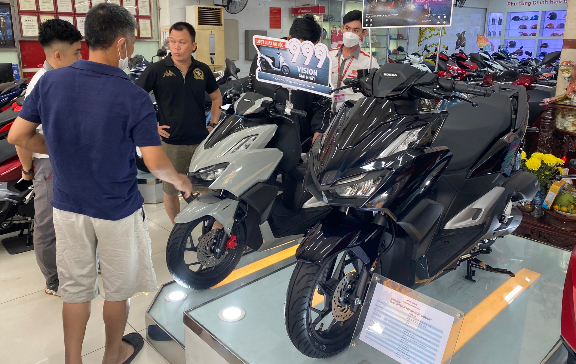Honda Air Blade 160 khan hàng đội giá, Vario 160 giảm 3 triệu đồng Honda Air Blade 160 khan hàng đội giá, Vario 160 giảm 3 triệu đồng