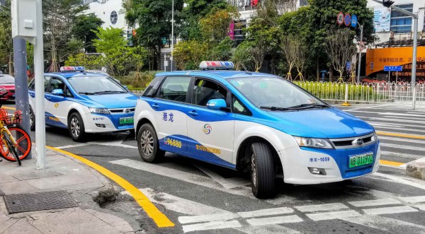 Nhiều tài xế taxi trên thế giới chuyển sang dùng xe điện