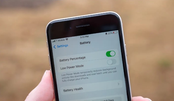 Tại sao pin của iPhone có màu vàng? Tại sao pin của iPhone có màu vàng?
