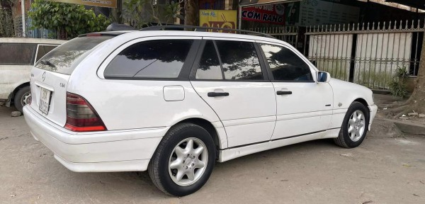 Xe hiếm Mercedes C220d dáng wagon, máy dầu 23 năm tuổi tại Việt Nam Xe hiếm Mercedes C220d dáng wagon, máy dầu 23 năm tuổi tại Việt Nam