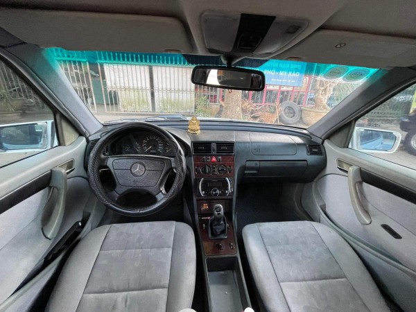 Xe hiếm Mercedes C220d dáng wagon, máy dầu 23 năm tuổi tại Việt Nam Xe hiếm Mercedes C220d dáng wagon, máy dầu 23 năm tuổi tại Việt Nam