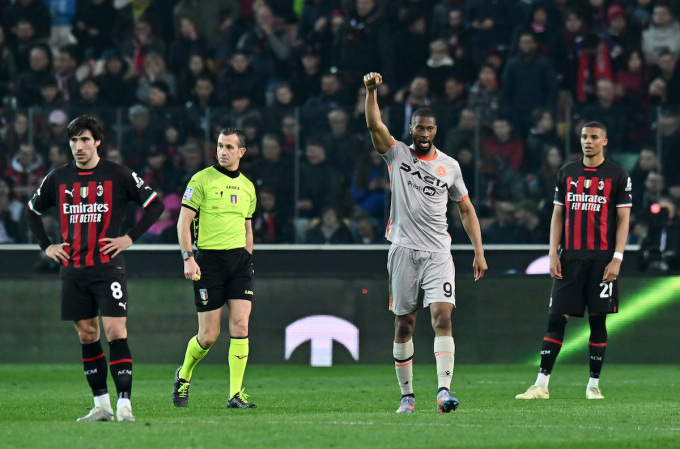 AC Milan nhận thất bại trong ngày Ibra lập kỷ lục