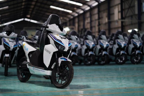 Người dân Indonesia được trợ giá gần 11 triệu đồng để mua xe máy điện Người dân Indonesia được trợ giá gần 11 triệu đồng để mua xe máy điện