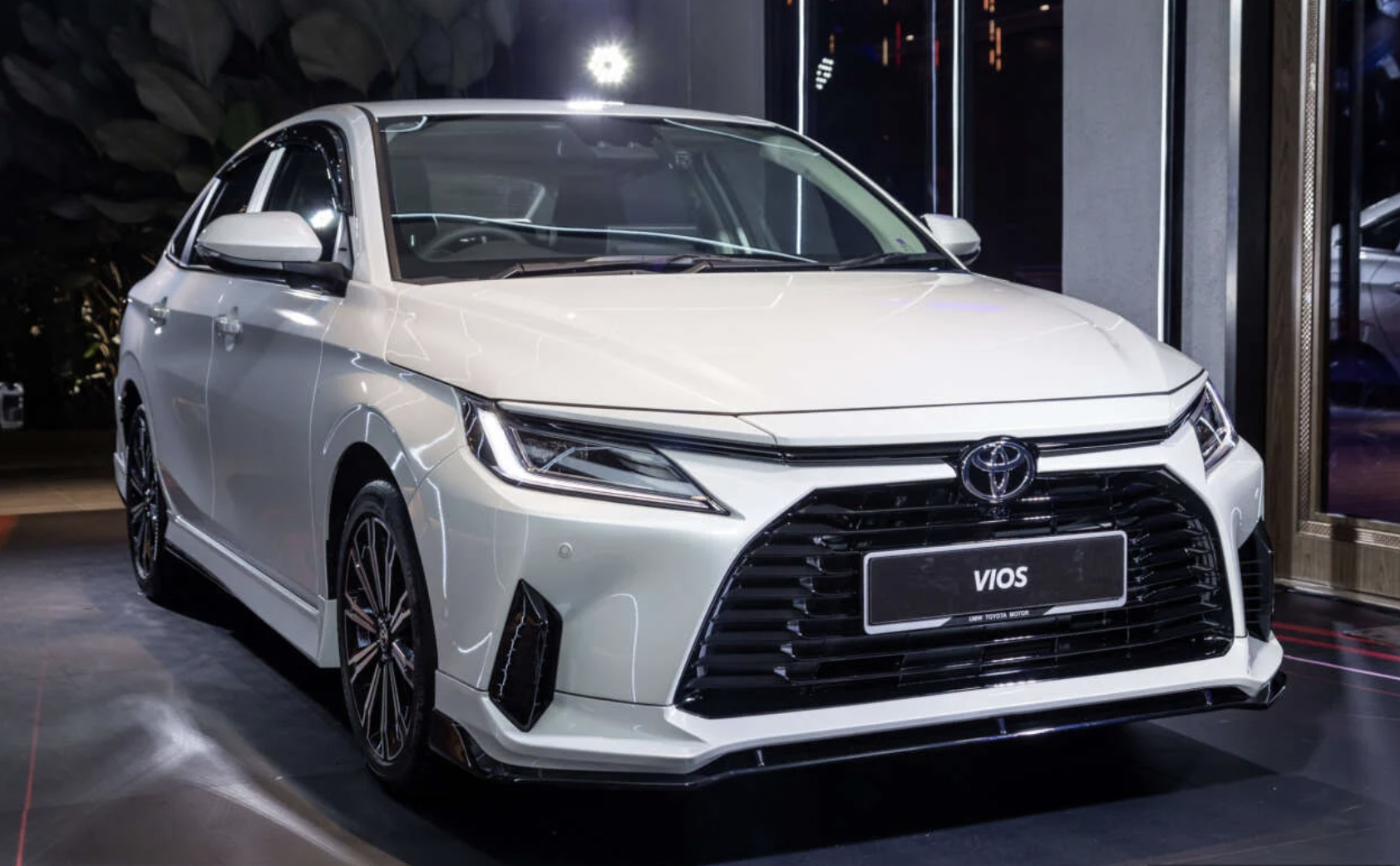 Cuộc đua ô tô bán chạy nhất Việt Nam năm 2023: Vua doanh số đang hụt hơi