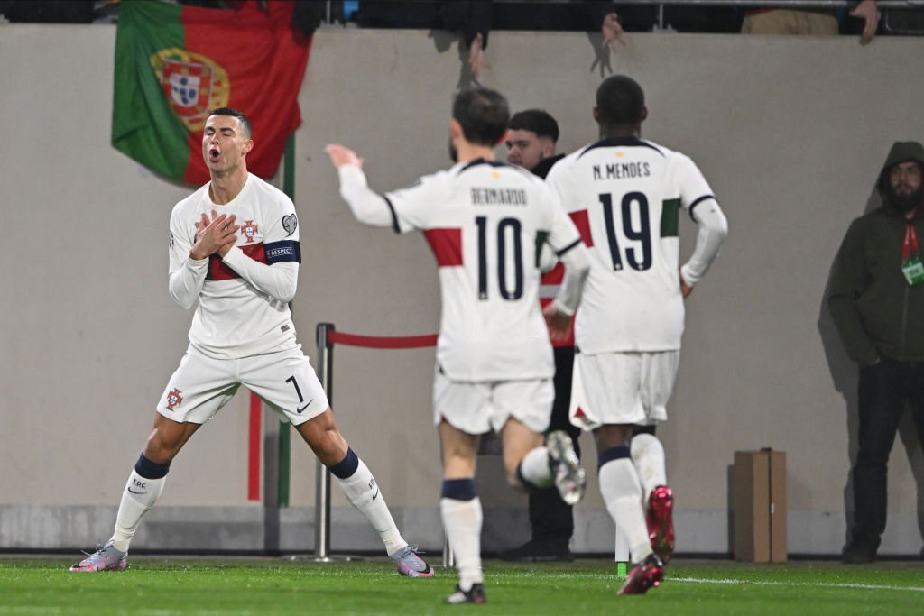 Kết quả vòng loại EURO 2024: Tuyển Anh hạ Ukraine, Bồ Đào Nha thắng 6-0 Kết quả vòng loại EURO 2024: Tuyển Anh hạ Ukraine, Bồ Đào Nha thắng 6-0