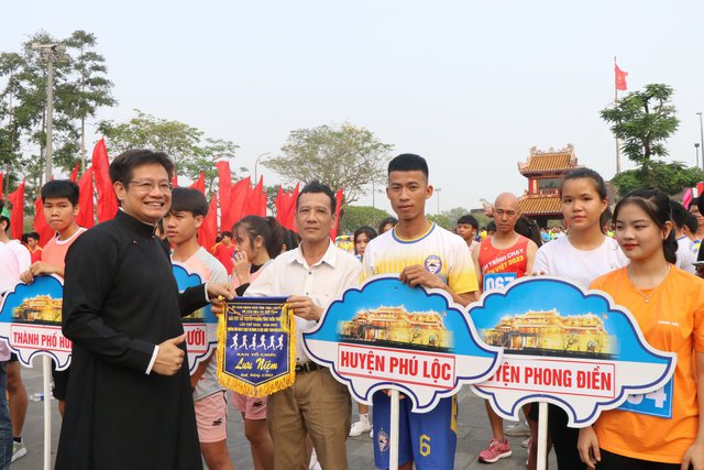 Thừa Thiên Huế: Hơn 1.700 người tham gia Ngày chạy Olympic vì sức khỏe toàn dân - Ảnh 2.