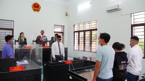 3 bị cáo nhận tổng mức án 22 năm tù vì làm giả Nón Sơn 3 bị cáo nhận tổng mức án 22 năm tù vì làm giả Nón Sơn