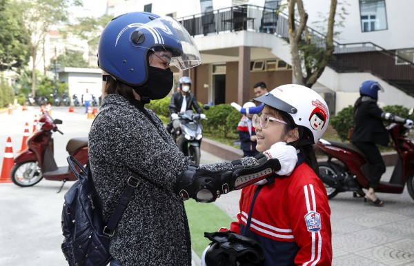 620.000 mũ bảo hiểm dành cho học sinh lớp 1, 2 tại Hà Nội, TP.HCM, Cần Thơ