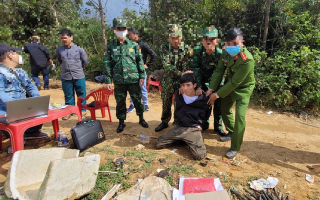 Bắt đối tượng vận chuyển 12.000 viên ma túy tổng hợp - Ảnh 1.